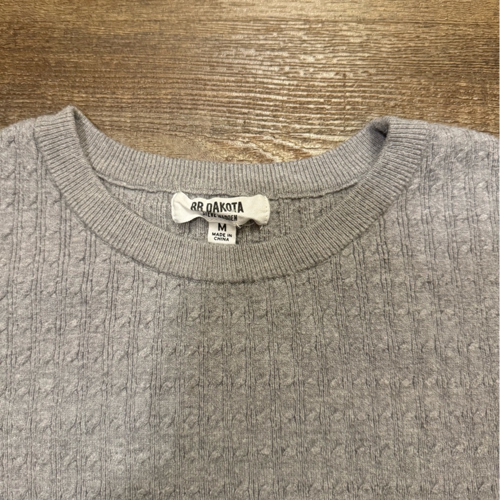 BB DAKOTA Cropped sweater size Medium - Picture 4 of 5